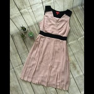 Pale pink dress with pleats by ELLE